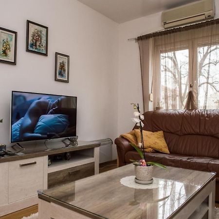 Central Place Требинье Экстерьер фото
